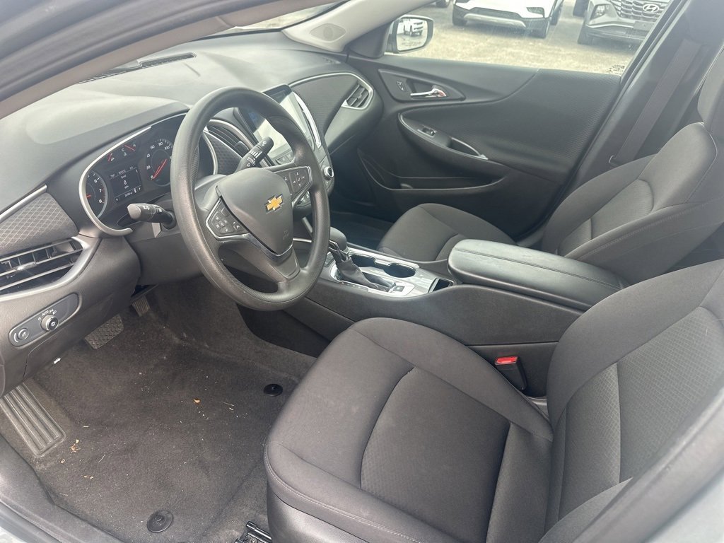 Used 2025 Chevrolet Malibu LT image 28
