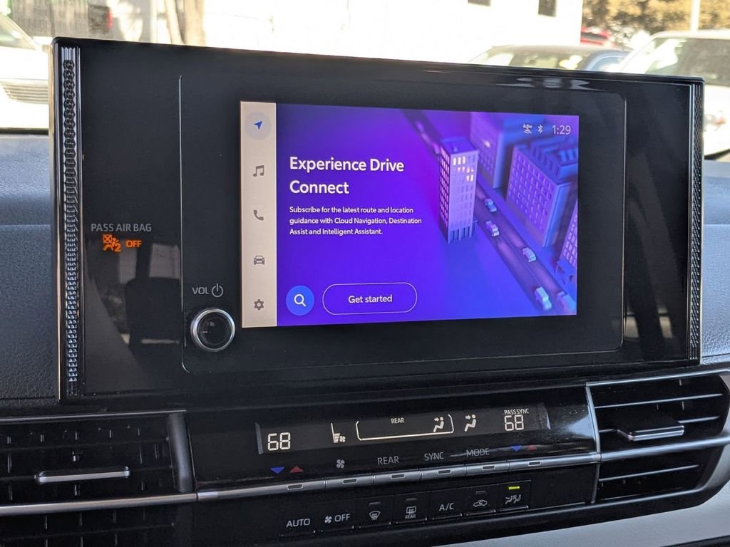 Used 2025 Toyota Sienna LE image 21