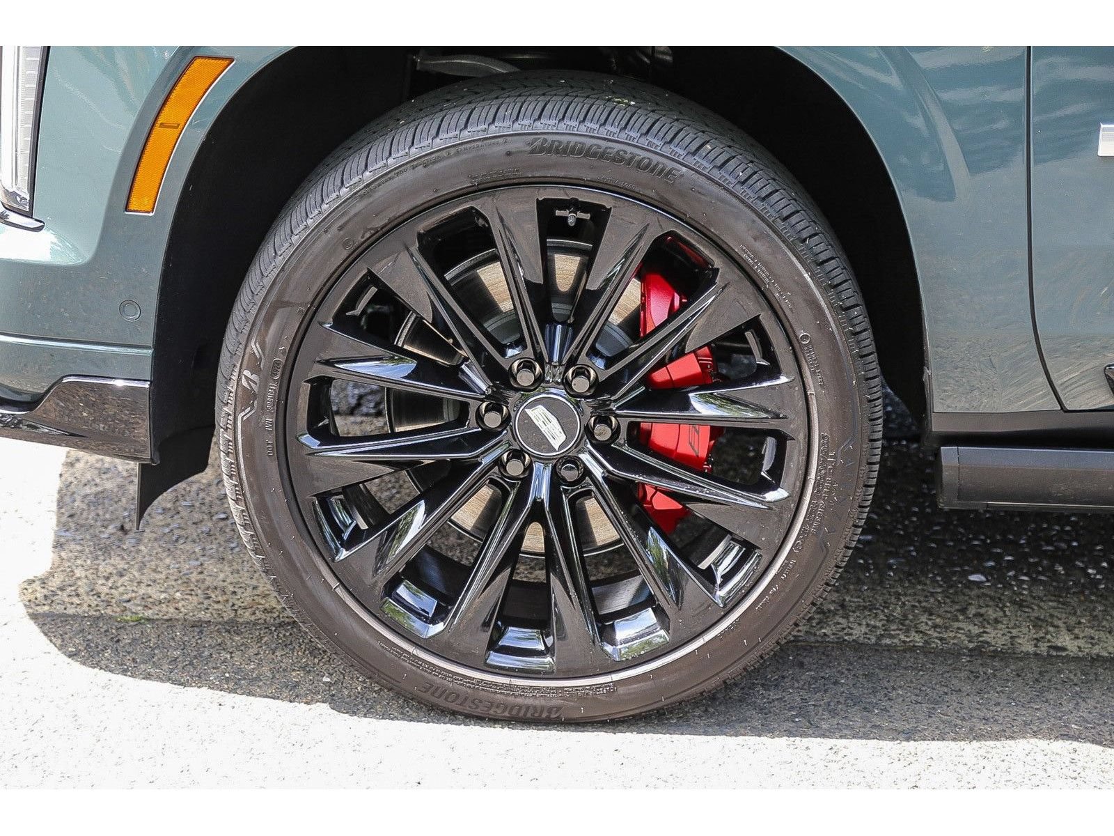 Used 2025 Cadillac Escalade ESV V AWD/4WD image 9