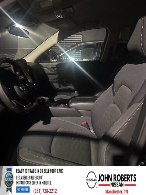 Used 2025 Nissan Pathfinder SV image 9