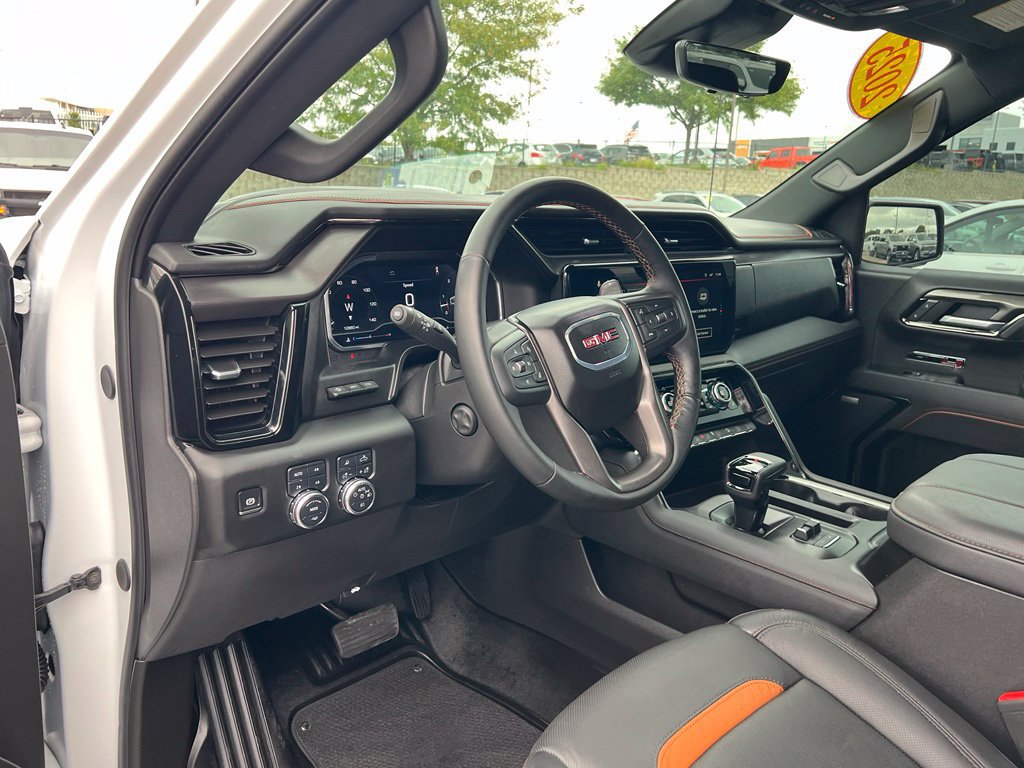 Used 2025 GMC Sierra 1500 AT4 w/ AT4 Premium Package AWD/4WD image 18