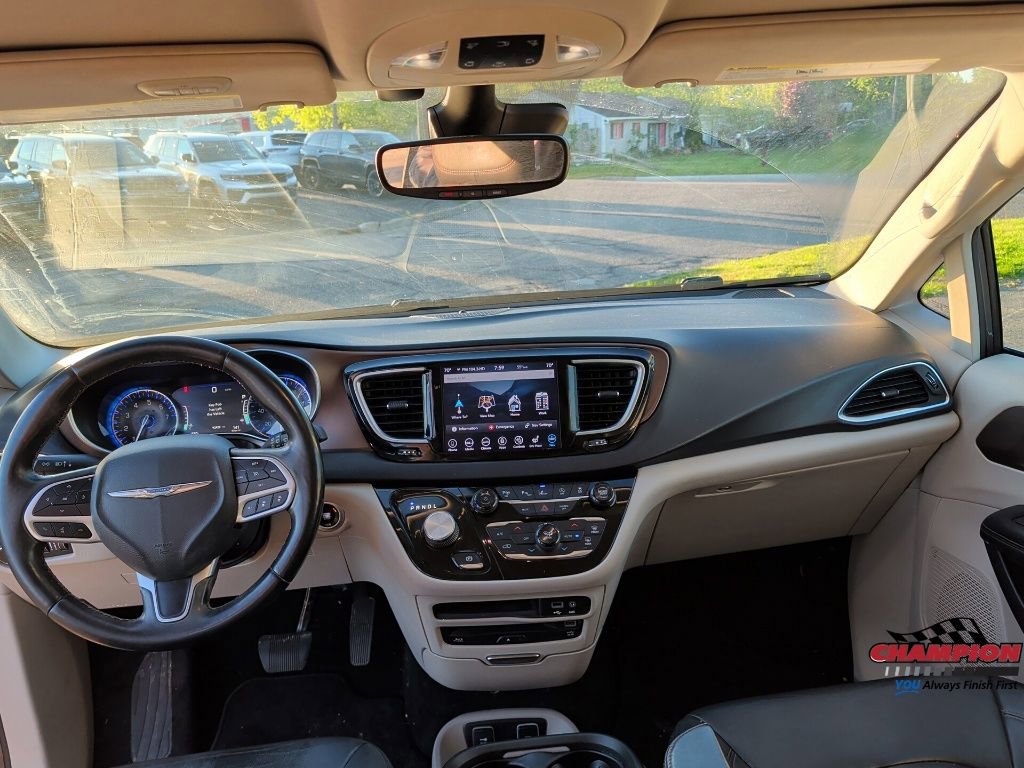 Used 2018 Chrysler Pacifica Touring-L Plus w/ Advanced Safetytec Group FWD image 25