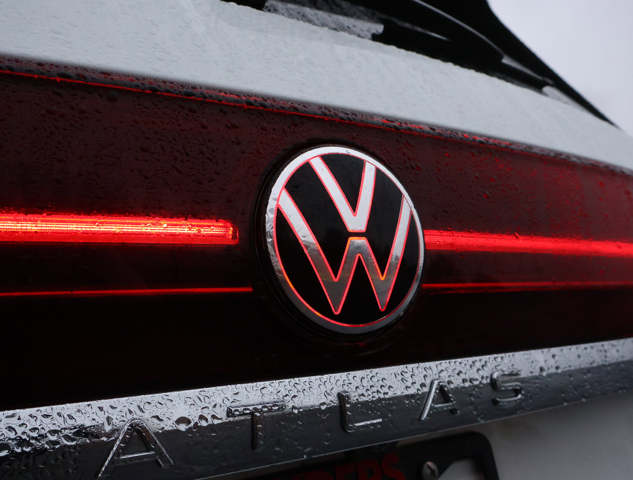 Used 2025 Volkswagen Atlas SE image 27