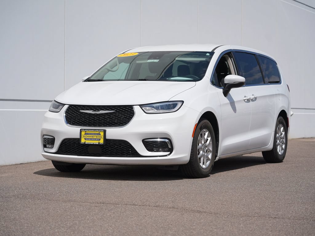 Used 2023 Chrysler Pacifica Touring-L FWD image 7