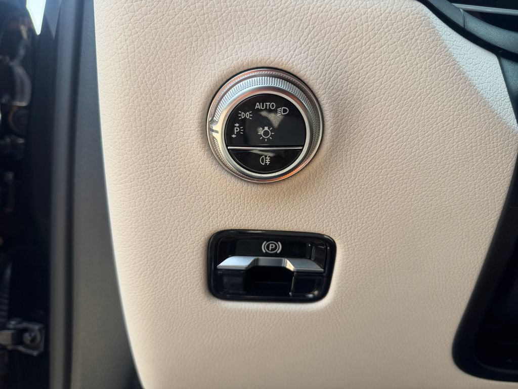 Certified 2026 Mercedes-Benz GLC 300 4MATIC image 23