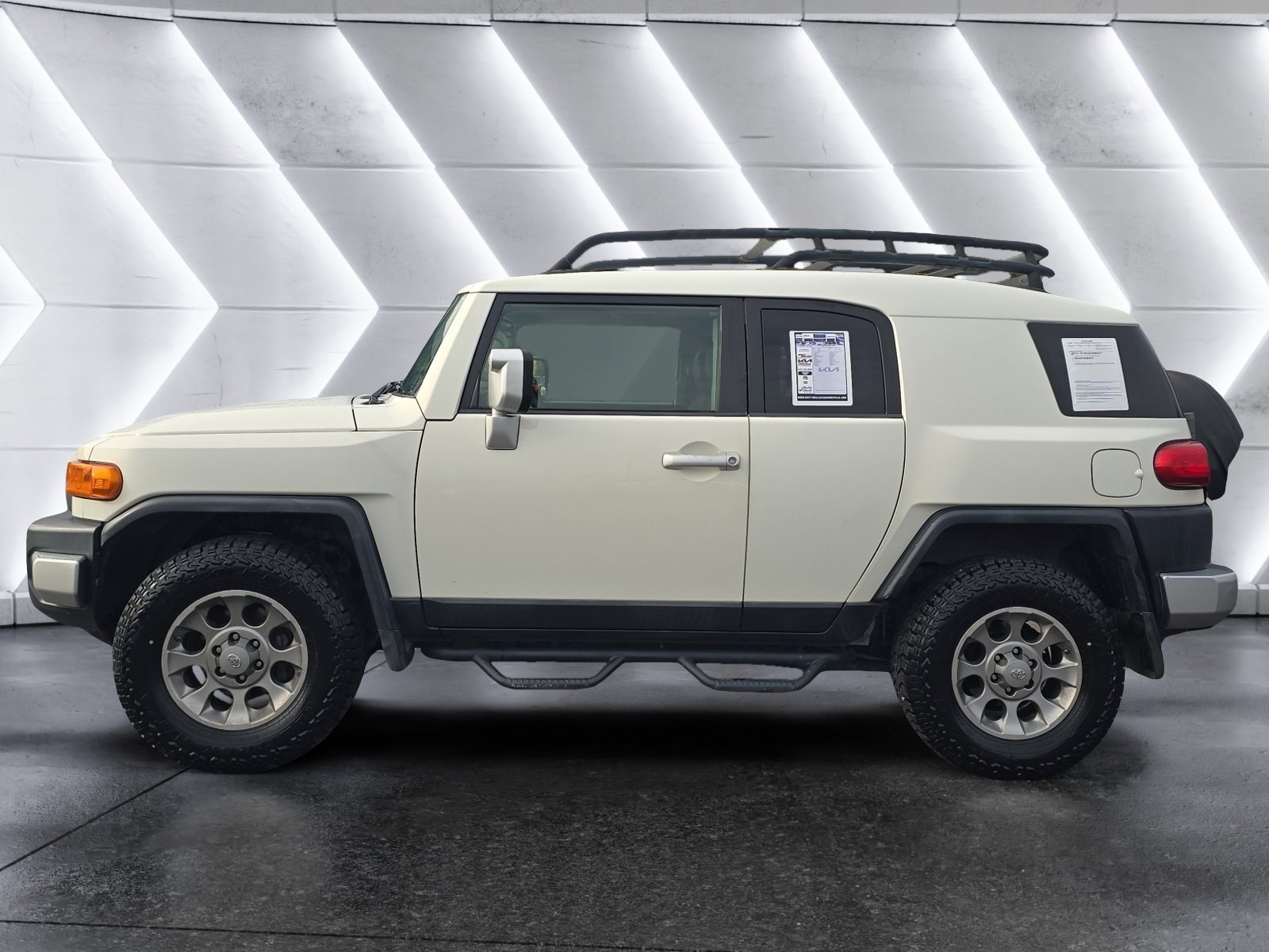 Used 2011 Toyota FJ Cruiser Base image 2