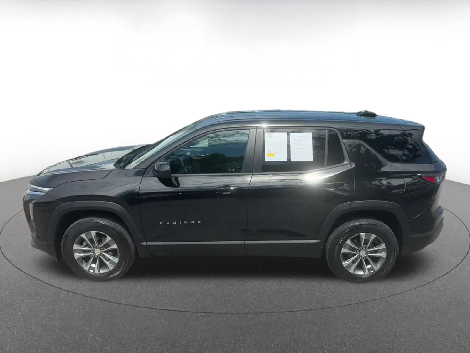 Used 2025 Chevrolet Equinox LT FWD image 9