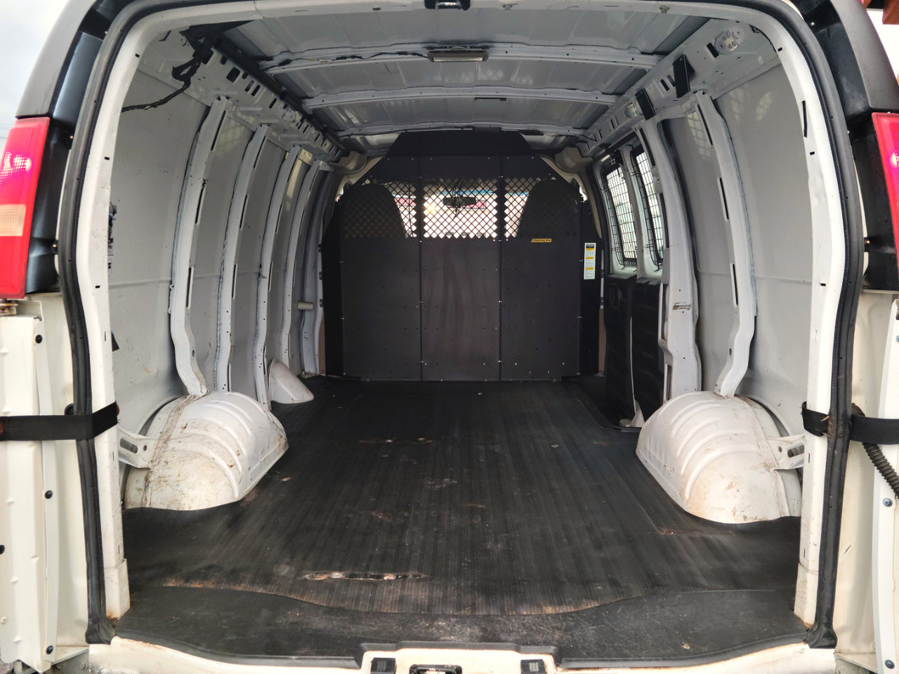 Used 2011 Chevrolet Express 2500 image 14