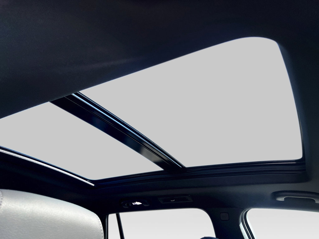 New 2025 Cadillac XT6 Luxury image 13