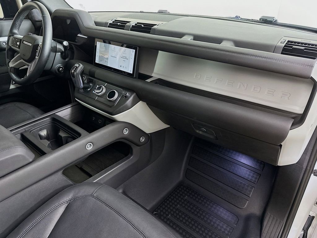 Used 2024 Land Rover Defender 110 S AWD/4WD image 33