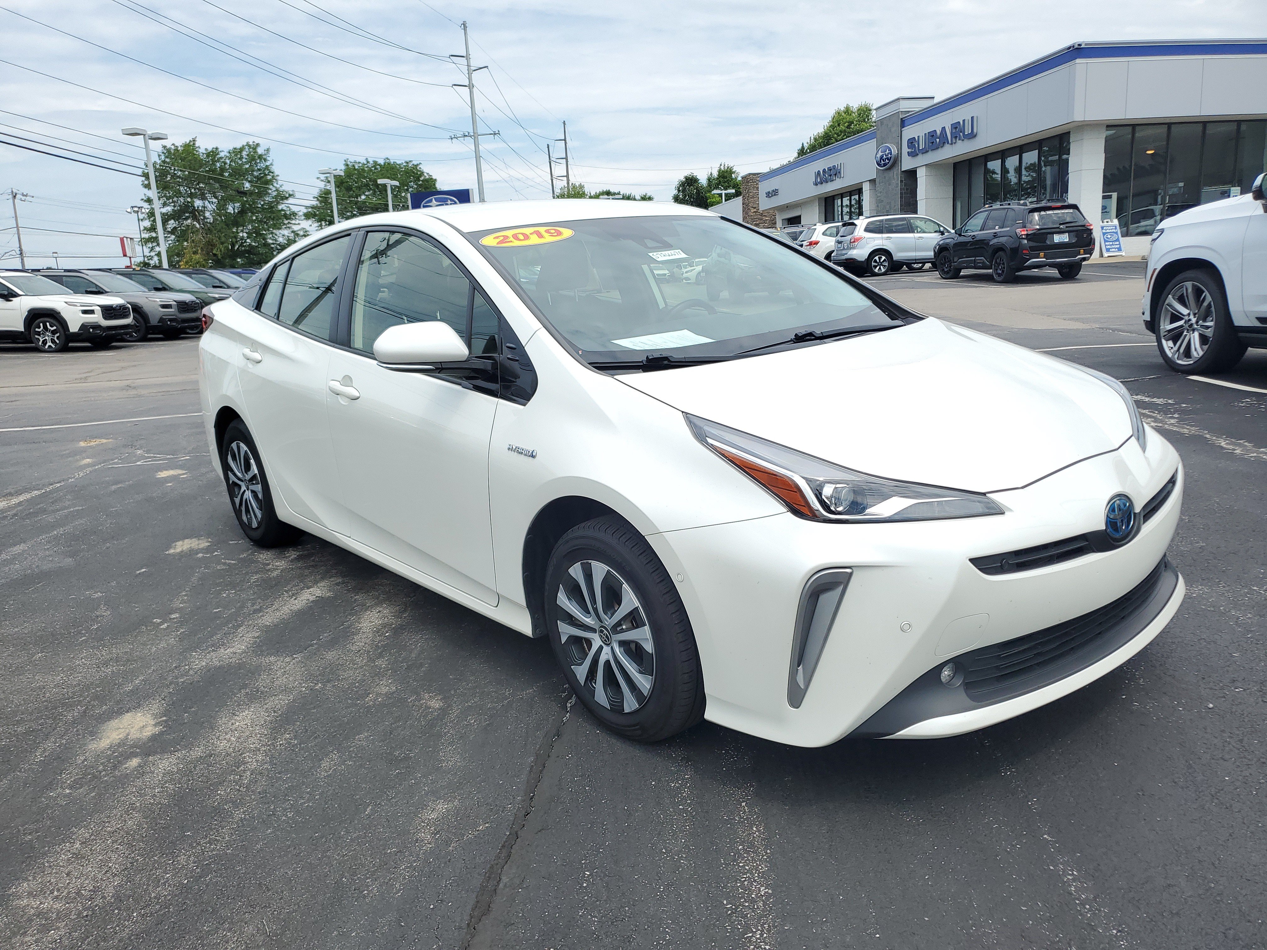 Used 2019 Toyota Prius XLE AWD/4WD image 4