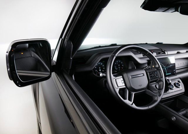 Used 2025 Land Rover Defender 110 S image 23