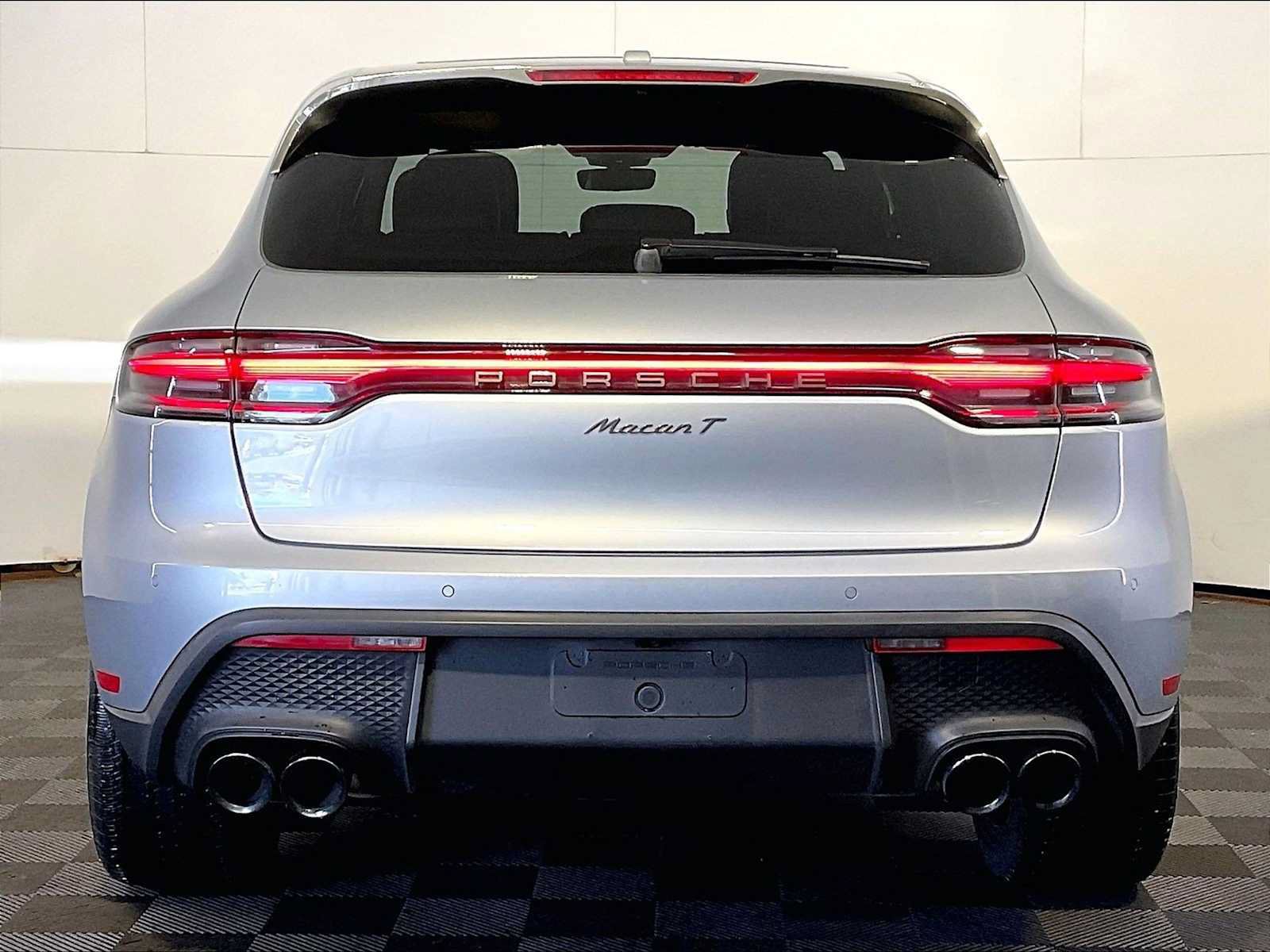 Certified 2023 Porsche Macan AWD/4WD image 6