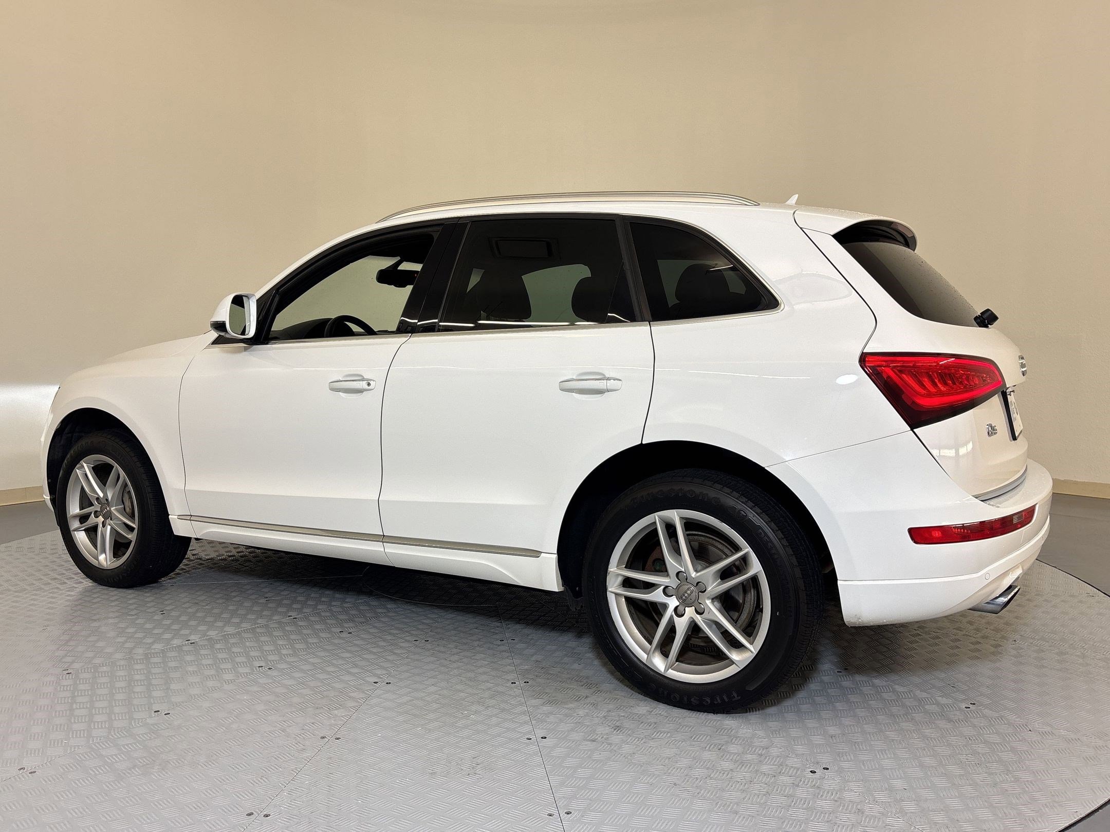 Used 2016 Audi Q5 2.0T Premium Plus w/ Technology Package AWD/4WD image 3