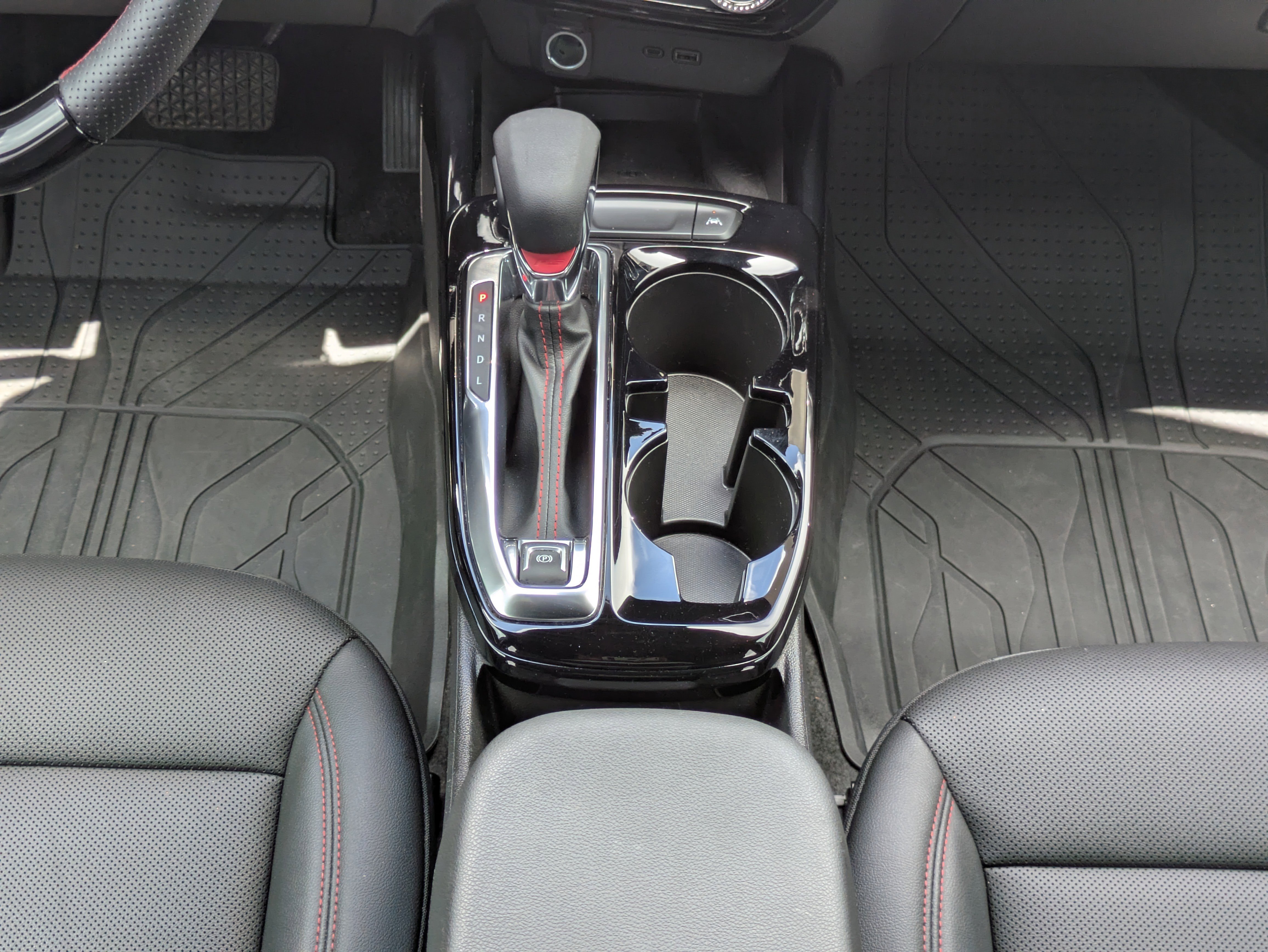 Used 2025 Chevrolet Trax RS w/ Sunroof Package FWD image 6