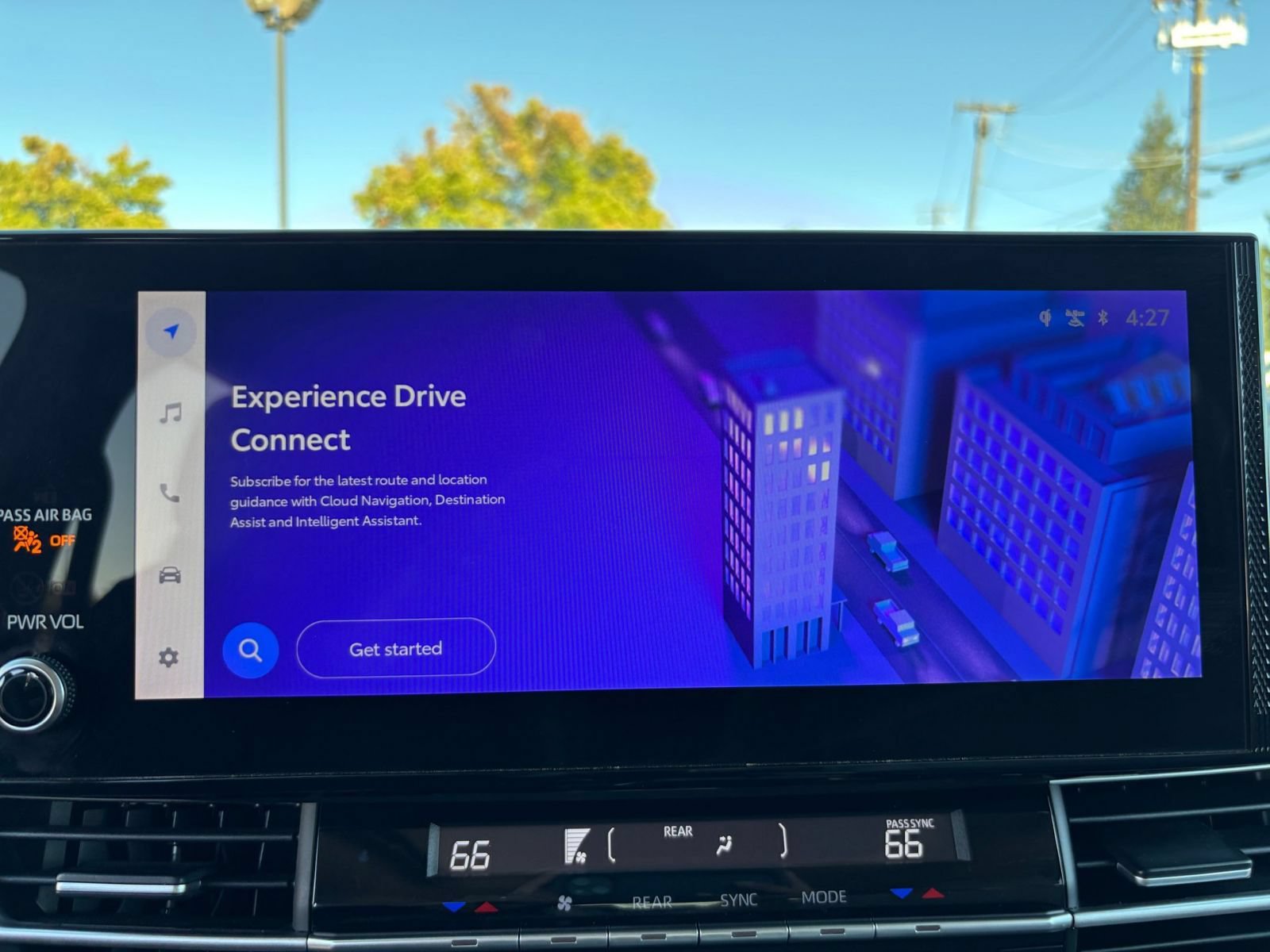 Used 2025 Toyota Sienna XLE FWD image 19