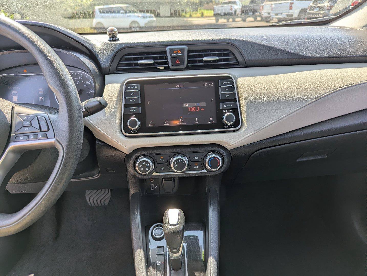 Used 2021 Nissan Versa SV FWD image 17