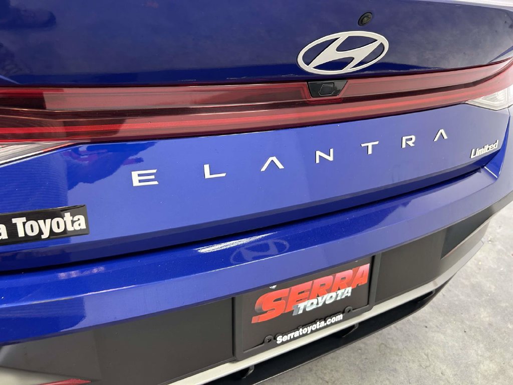 Used 2025 Hyundai Elantra Limited FWD image 10