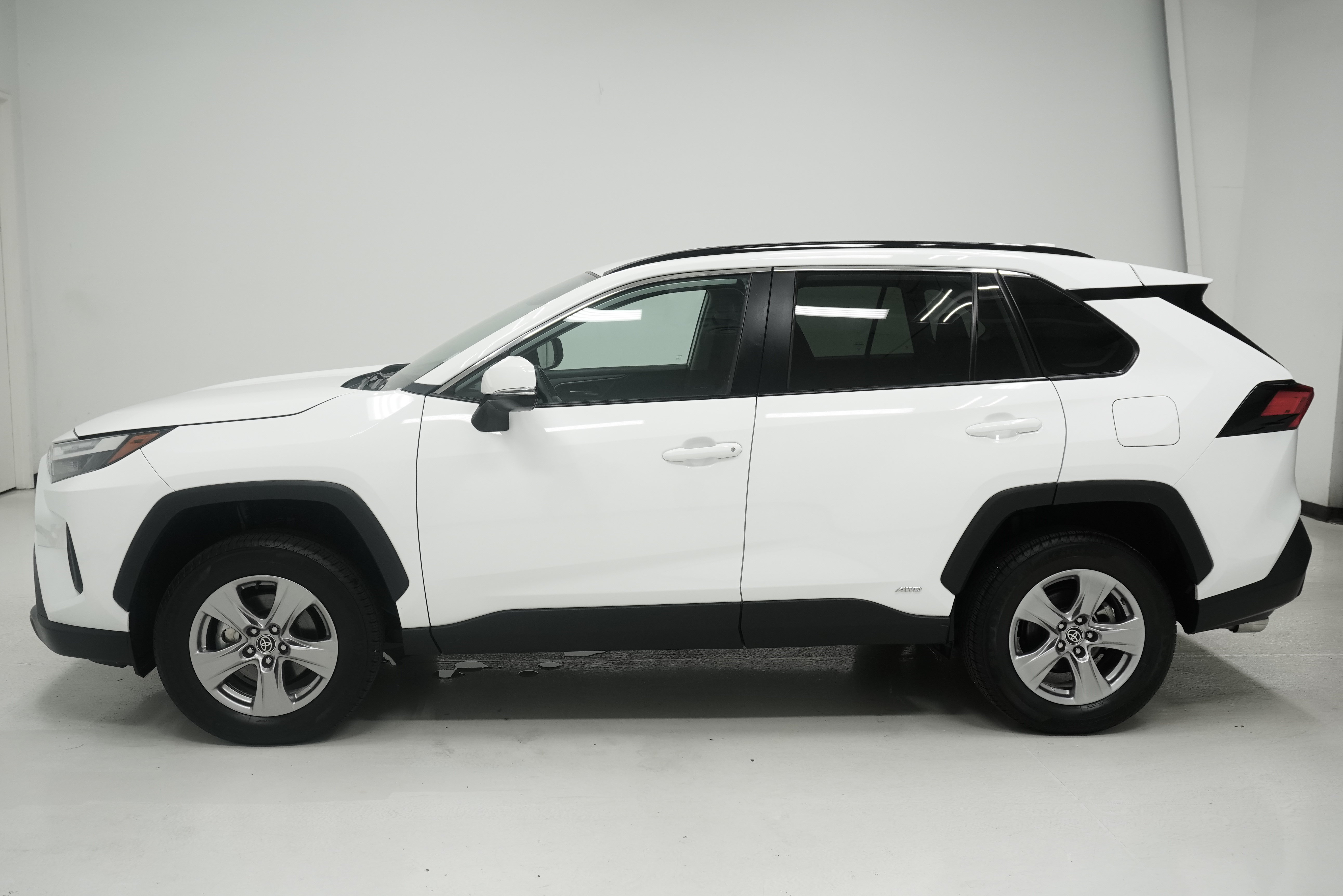 Used 2023 Toyota RAV4 XLE w/ XLE Grade Weather Package AWD/4WD image 7