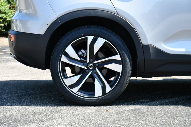 Certified 2023 Volvo XC40 B5 Plus w/ Driver Assist Package AWD/4WD image 10