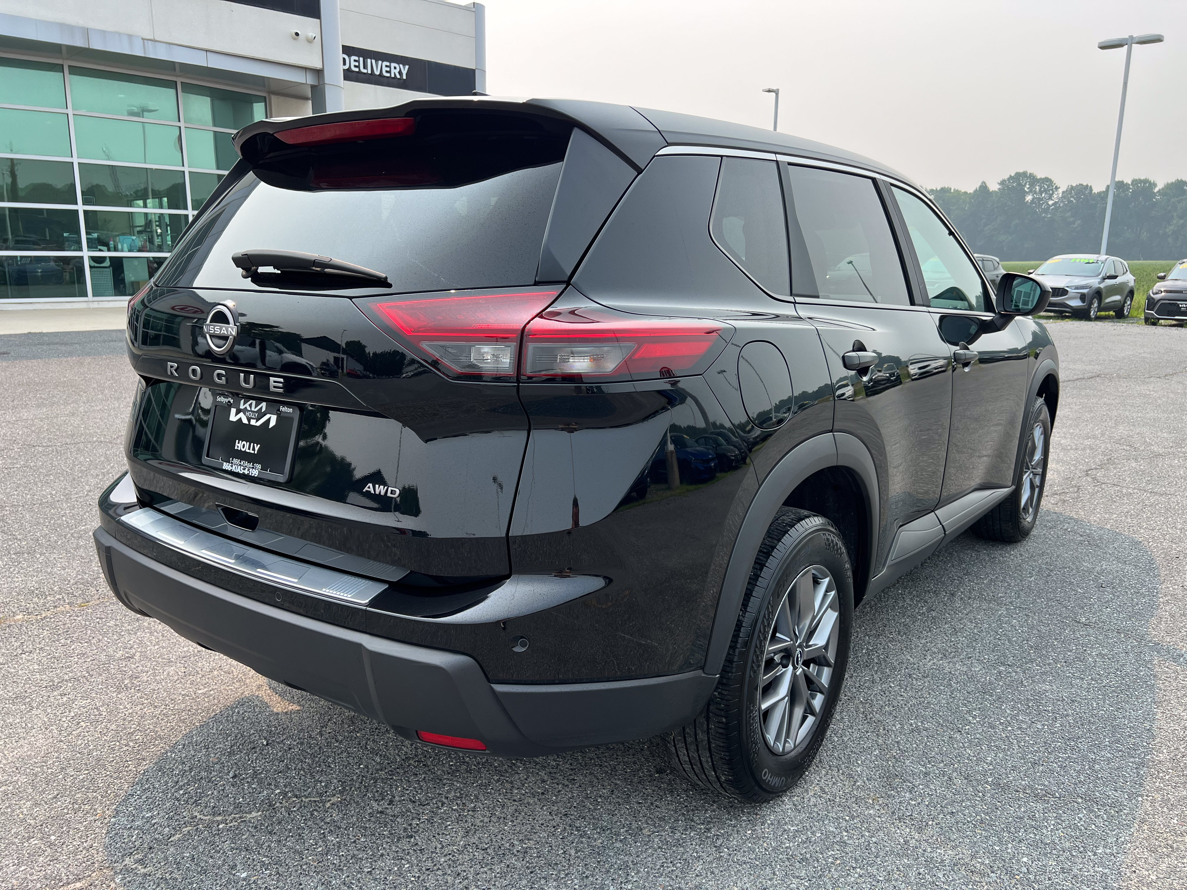 Used 2024 Nissan Rogue S AWD/4WD image 7