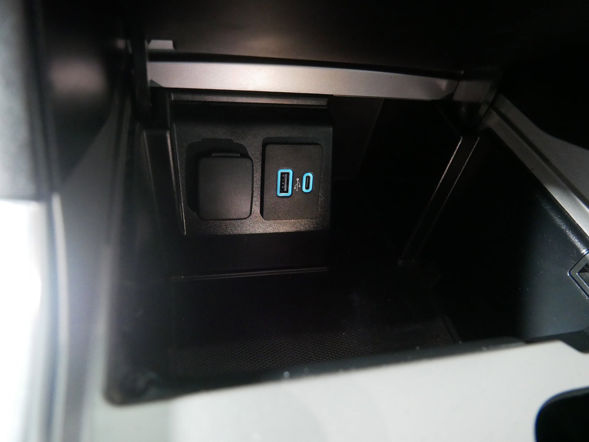 Used 2020 Ford Explorer ST w/ Premium Technology Package image 30