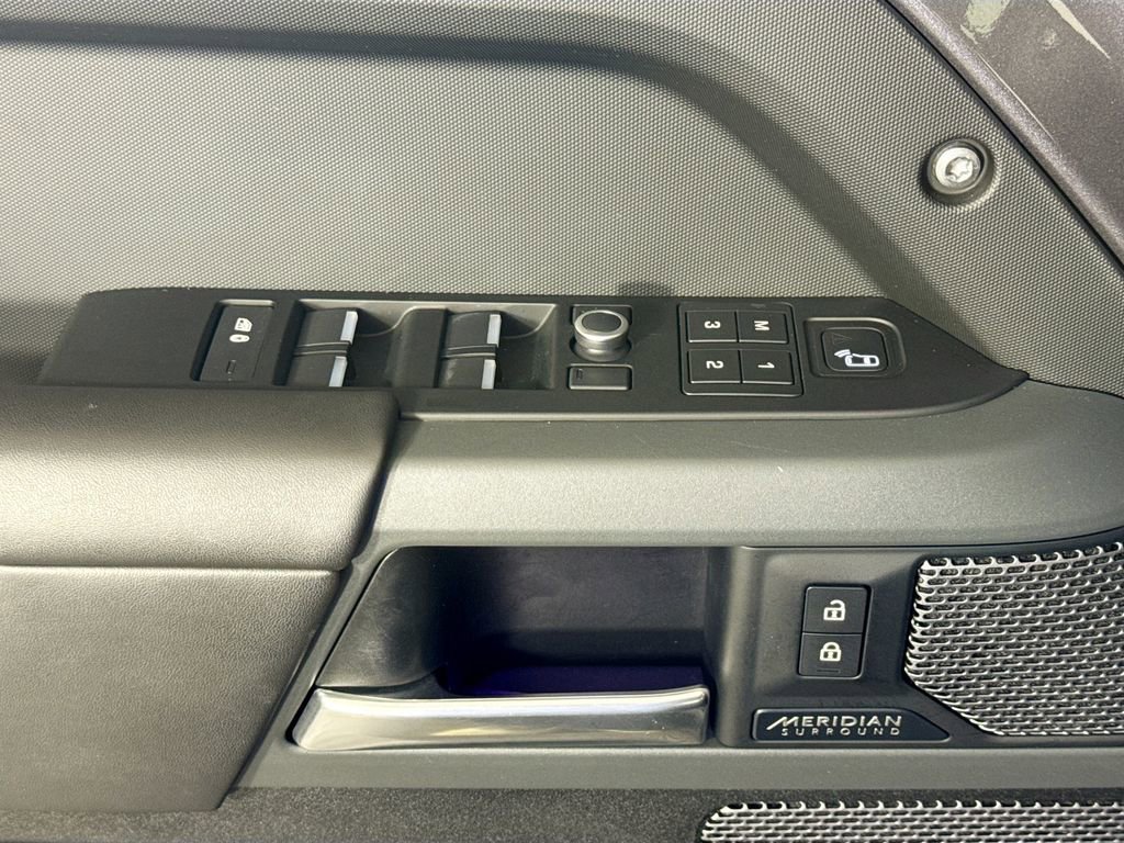 Used 2020 Land Rover Defender 110 X image 22