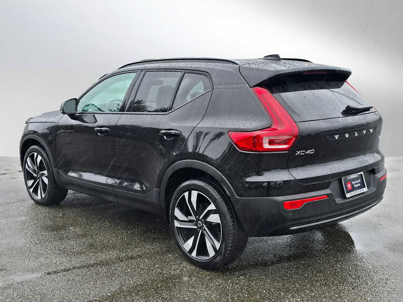 Used 2025 Volvo XC40 B5 Plus AWD/4WD image 5