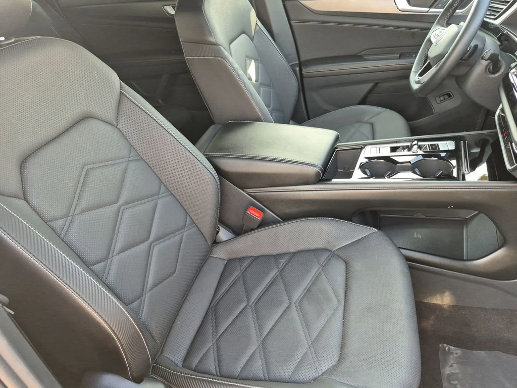 Used 2024 Volkswagen Atlas Cross Sport SE image 16