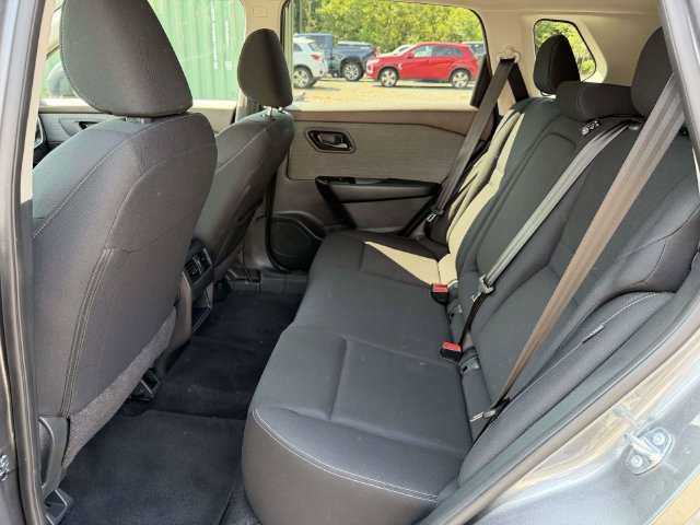 Used 2023 Nissan Rogue S AWD/4WD image 15