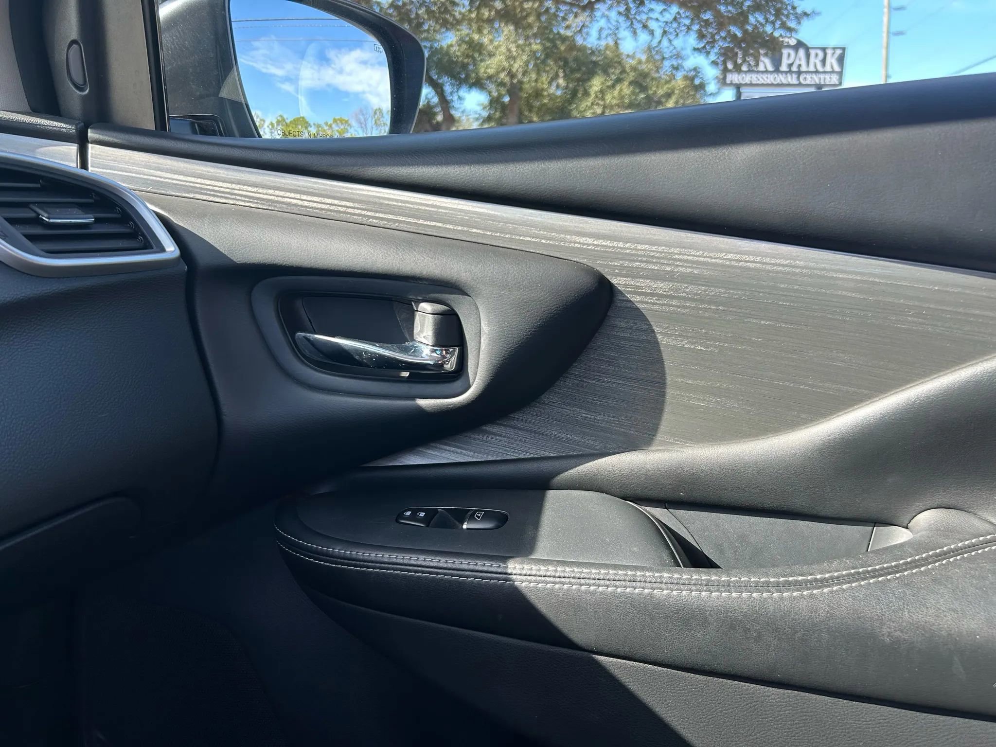 Used 2018 Nissan Murano SL w/ Moonroof Package image 12