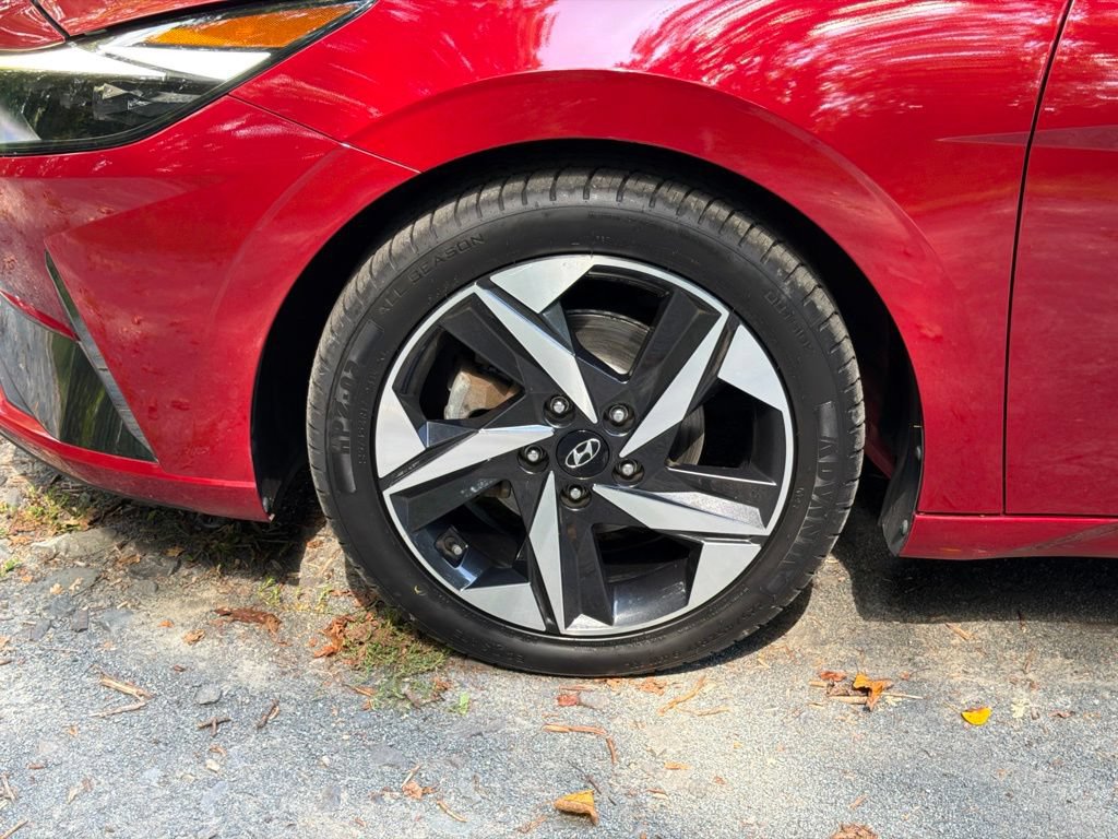 Certified 2023 Hyundai Elantra Limited w/ Cargo Package FWD image 5