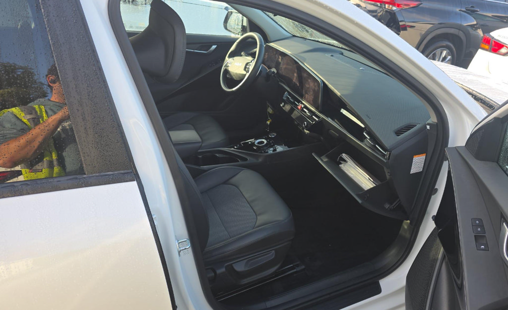 Used 2023 Kia Niro Wind w/ Wind Preserve Package FWD image 11