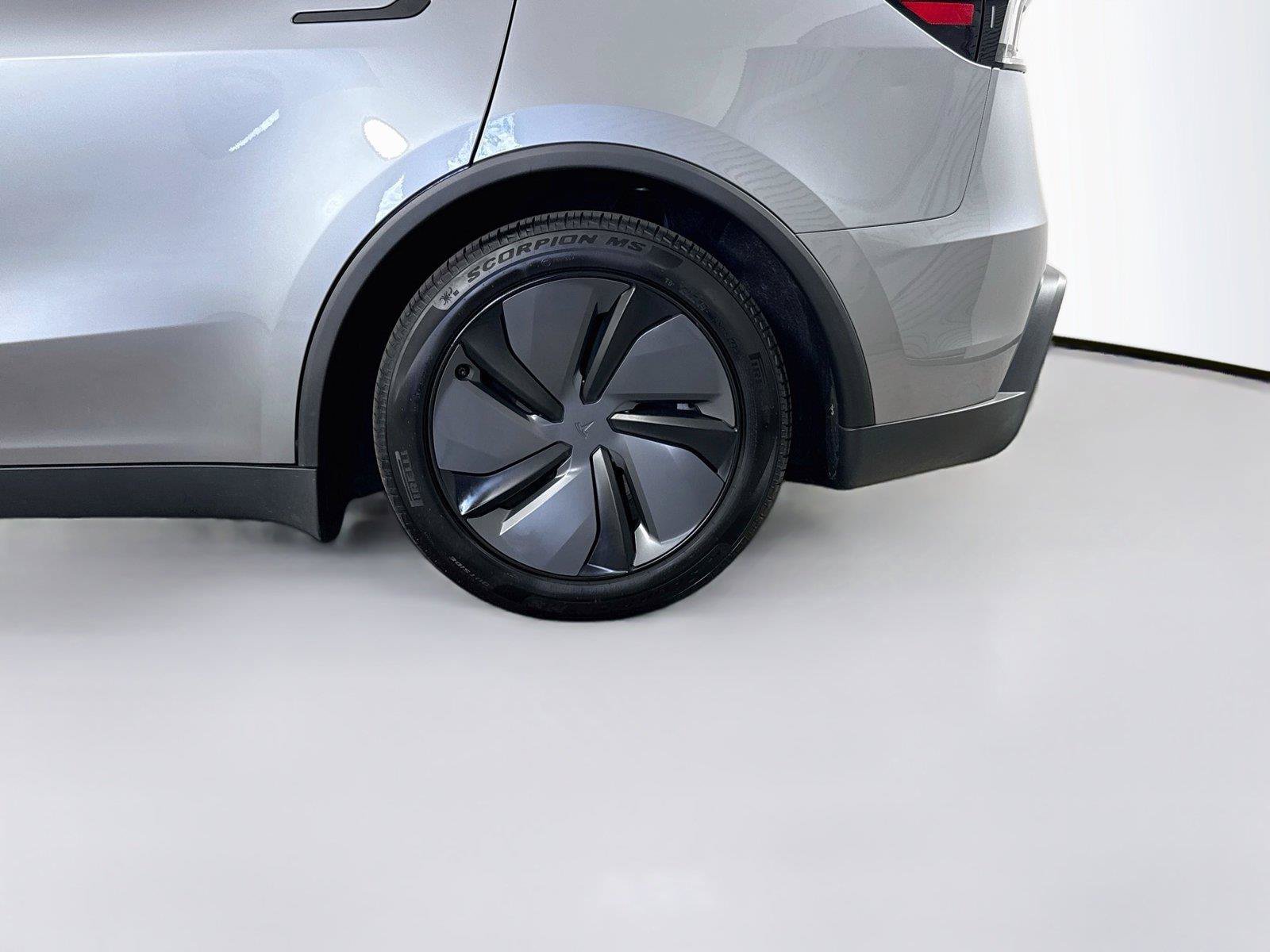 Used 2026 Tesla Model Y Long Range RWD image 37