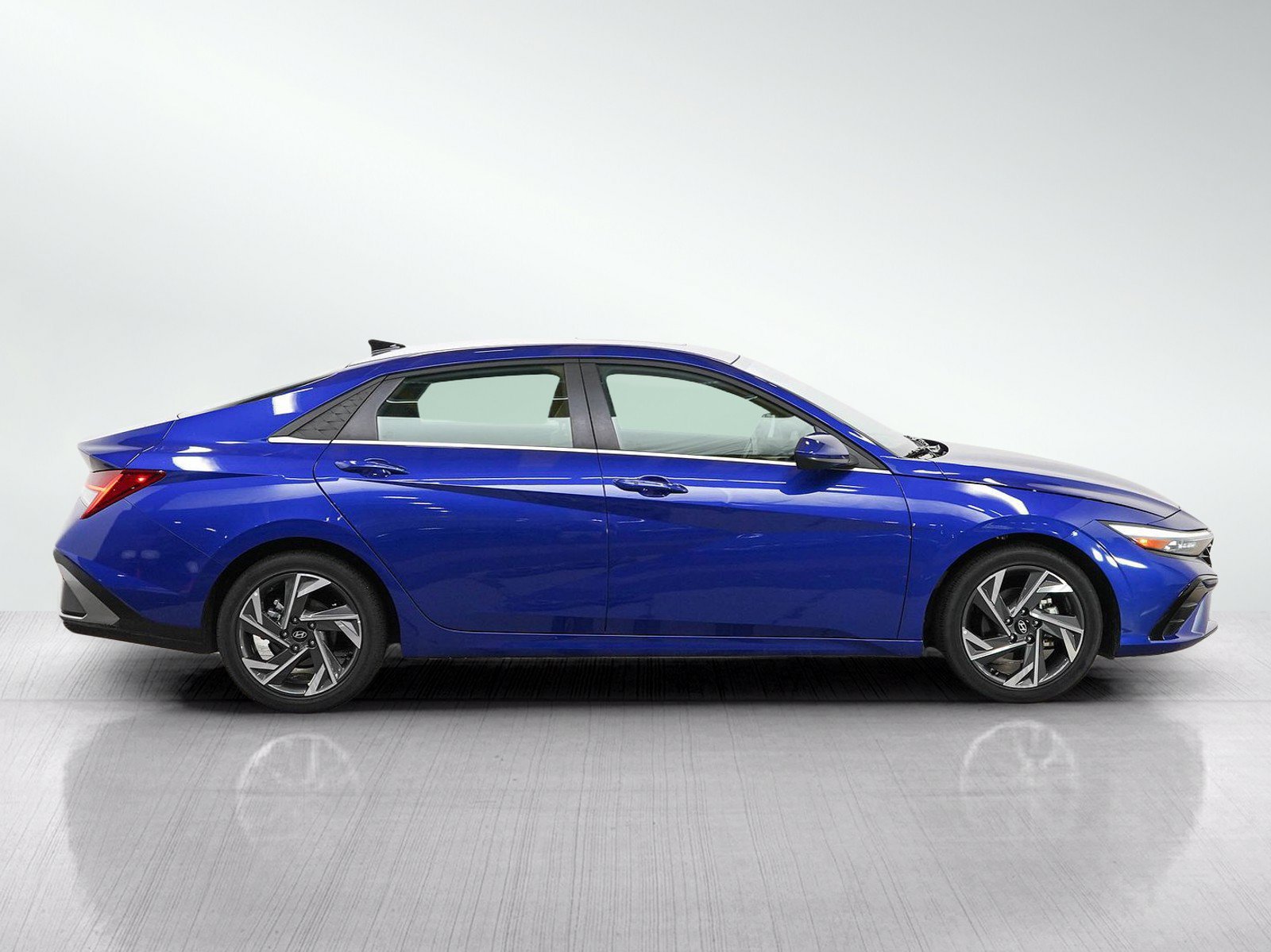 Used 2025 Hyundai Elantra SEL FWD image 7