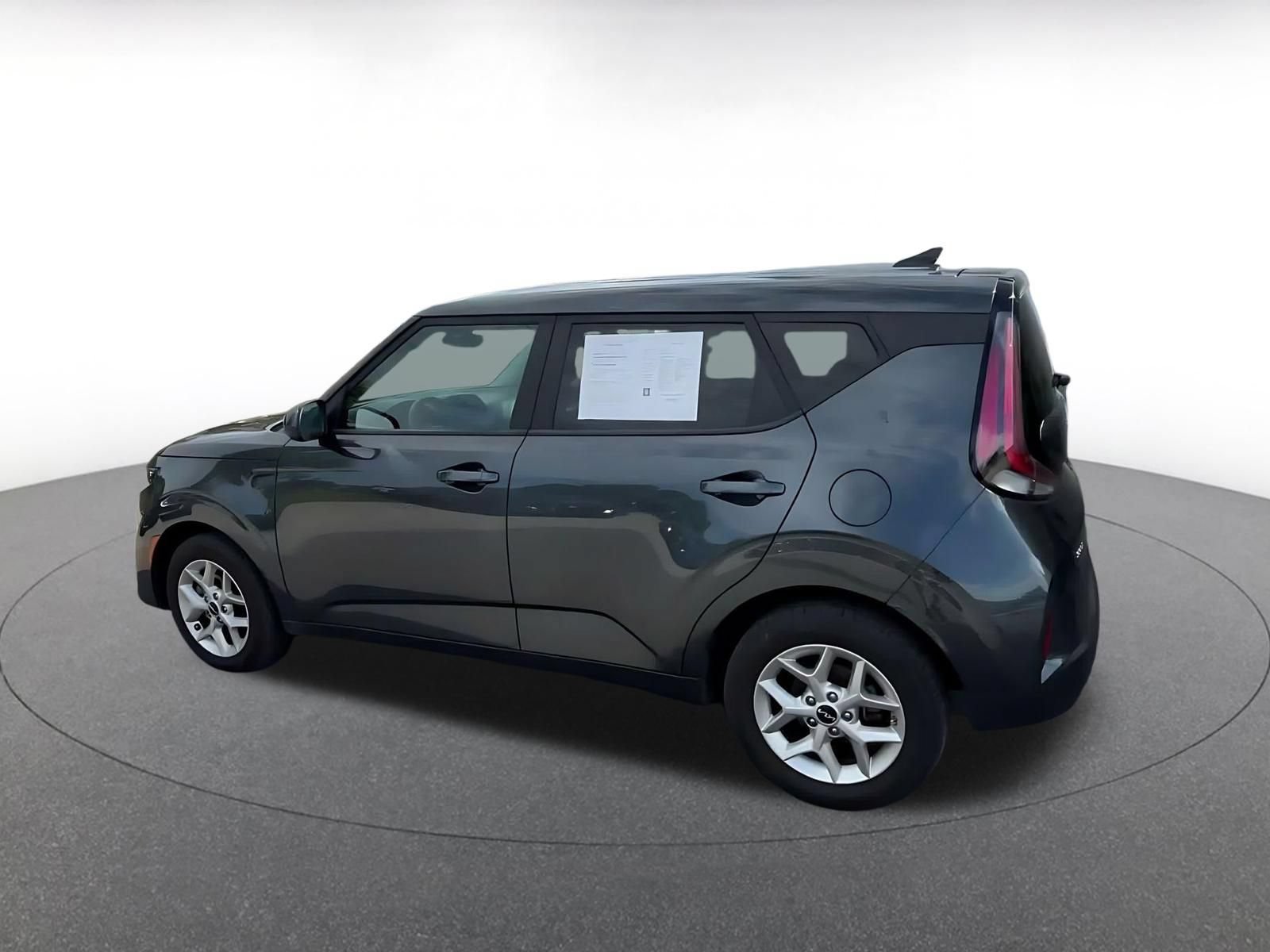 Used 2025 Kia Soul LX w/ LX Technology Package FWD image 9