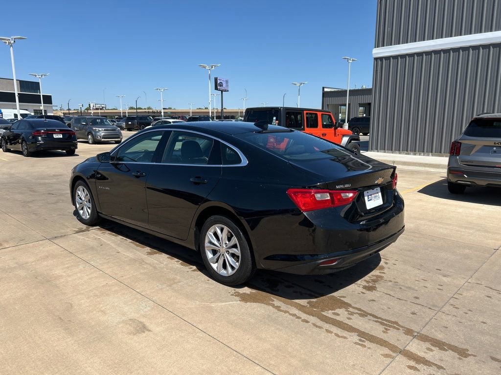 Used 2025 Chevrolet Malibu LT FWD image 2
