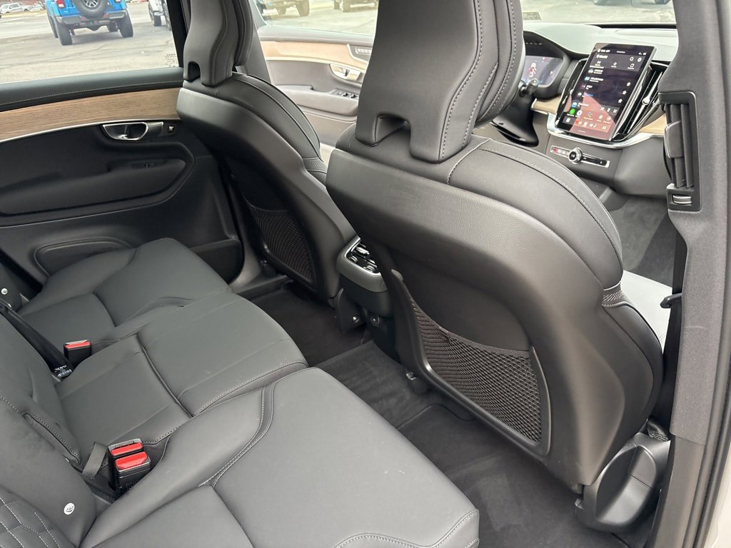 Certified 2025 Volvo XC90 B6 Plus image 43