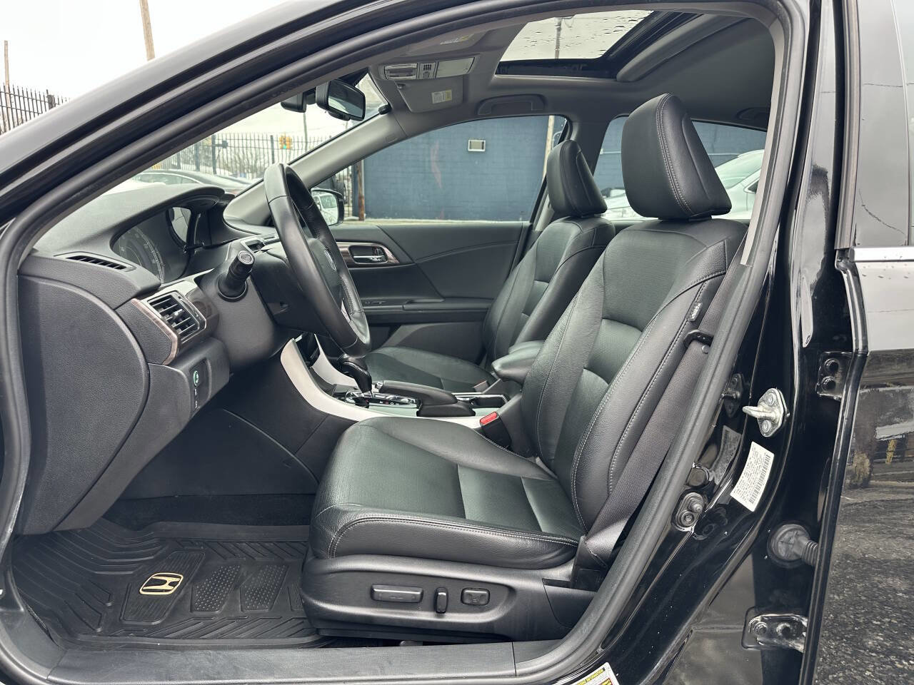 Used 2017 Honda Accord Touring image 13