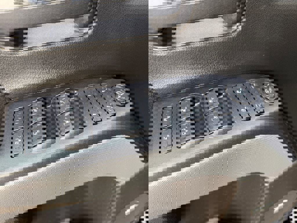 Used 2018 Chevrolet Silverado 1500 LT w/ Midnight Edition image 17