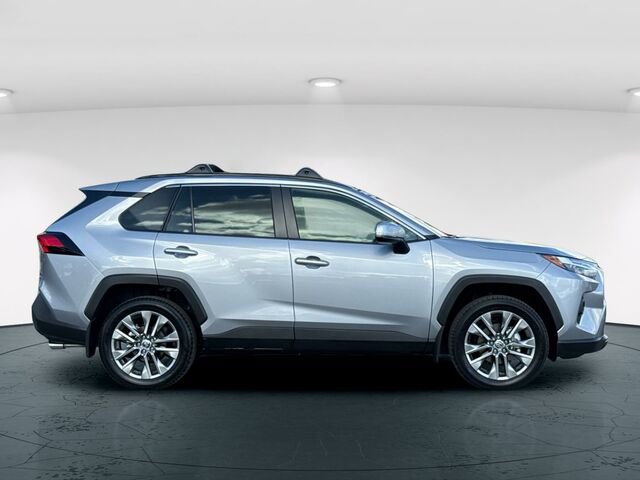 Used 2025 Toyota RAV4 XLE Premium image 8