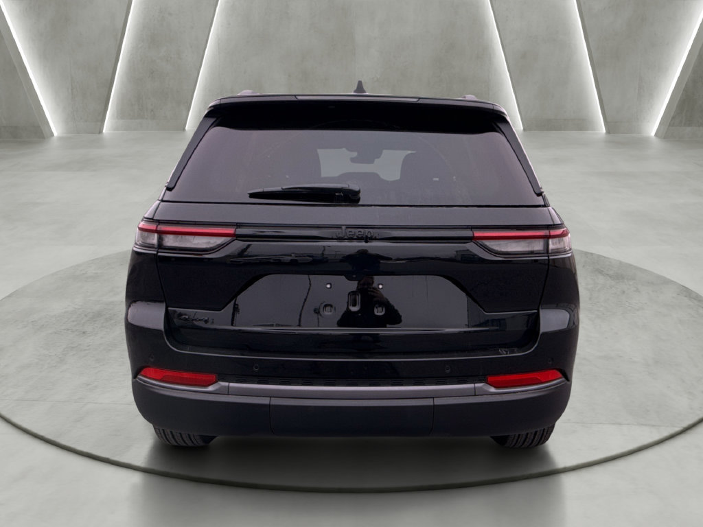 New 2026 Jeep Grand Cherokee Altitude AWD/4WD image 4