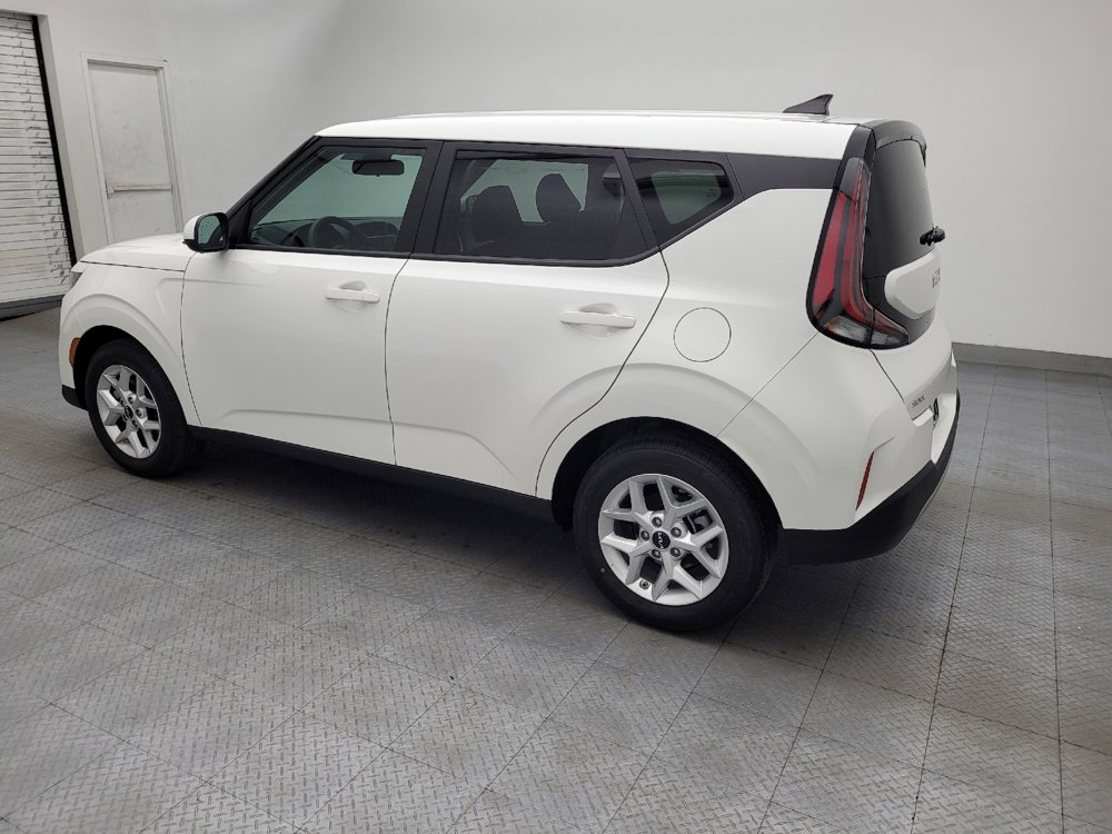 Used 2025 Kia Soul LX w/ LX Technology Package FWD image 3