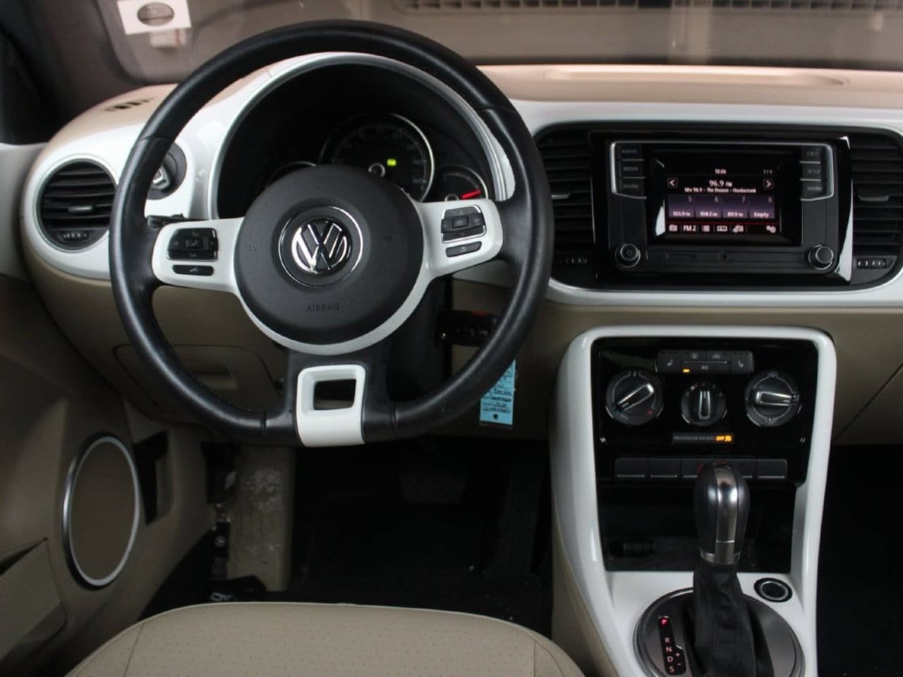 Used 2019 Volkswagen Beetle 2.0T S FWD image 29