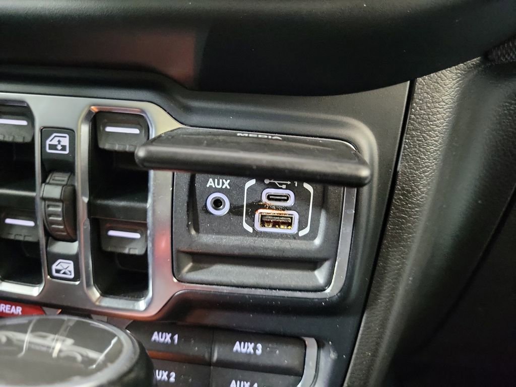 Used 2023 Jeep Gladiator Rubicon AWD/4WD image 22