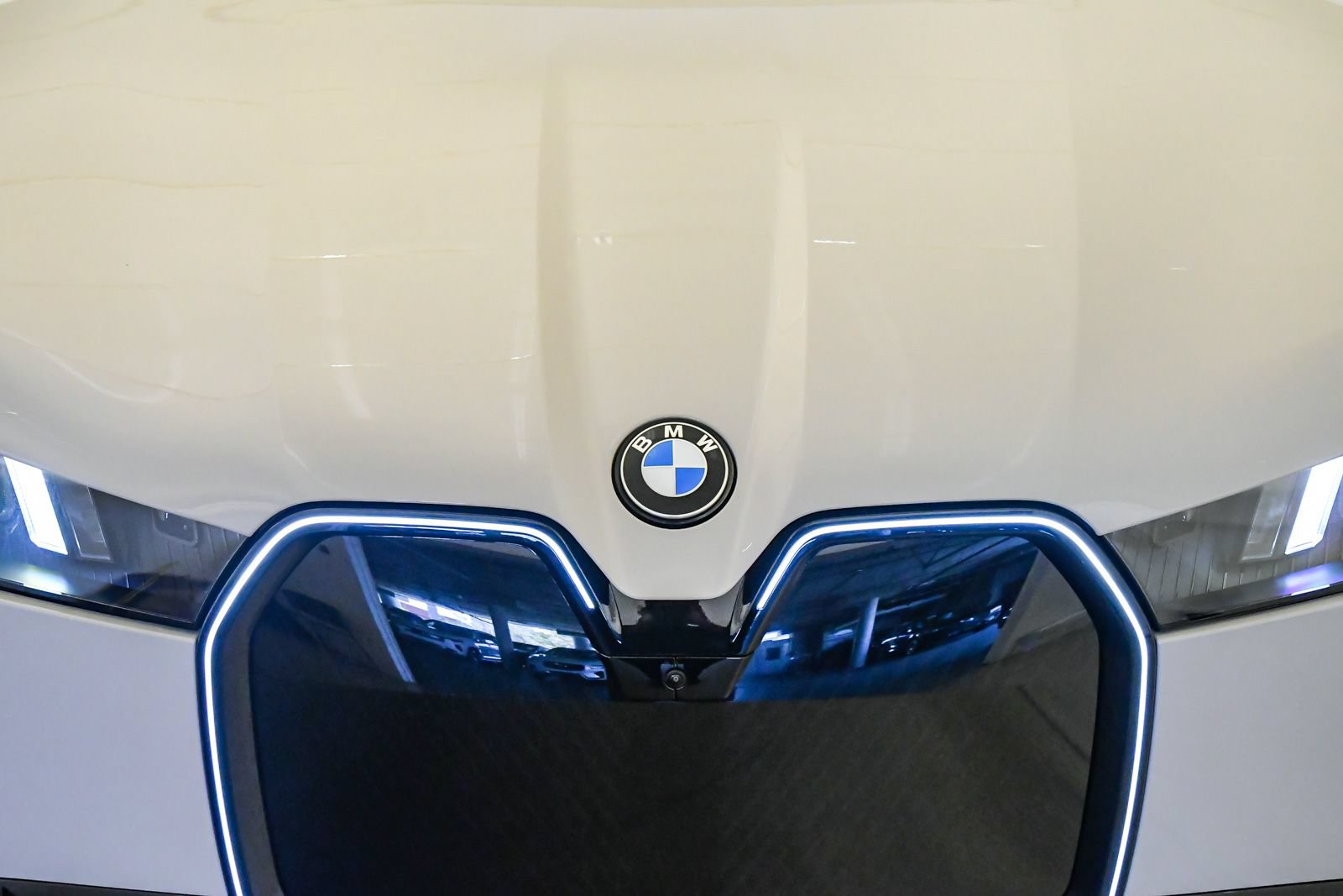 Used 2026 BMW iX xDrive60 w/ M Sport Package AWD/4WD image 8