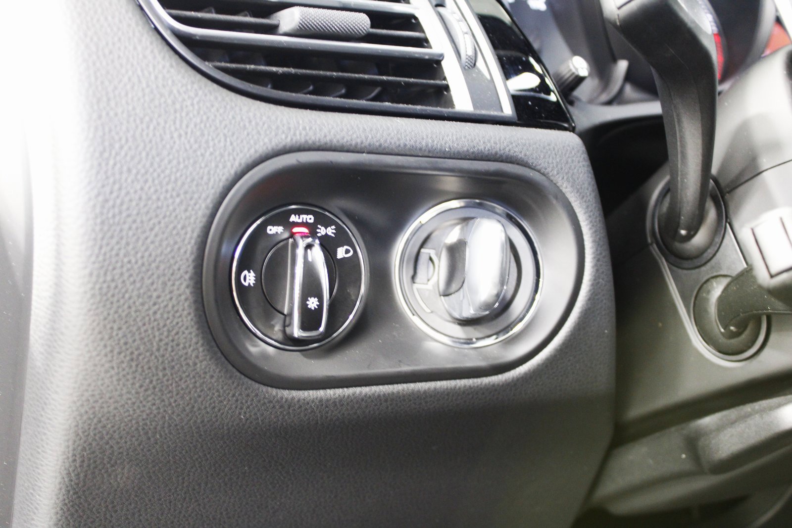 Used 2025 Porsche Macan image 26