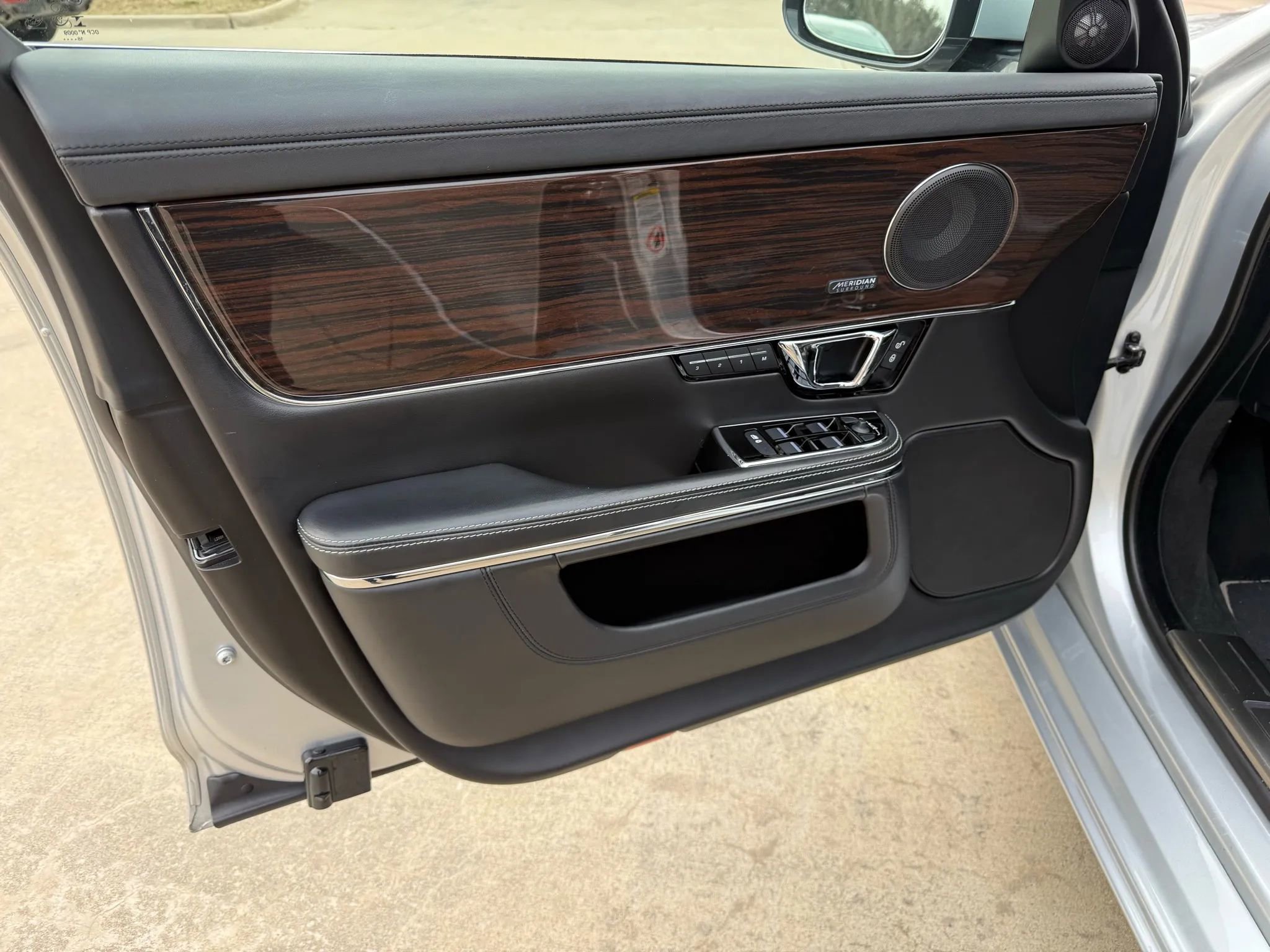 Used 2019 Jaguar XJ L Portfolio image 8