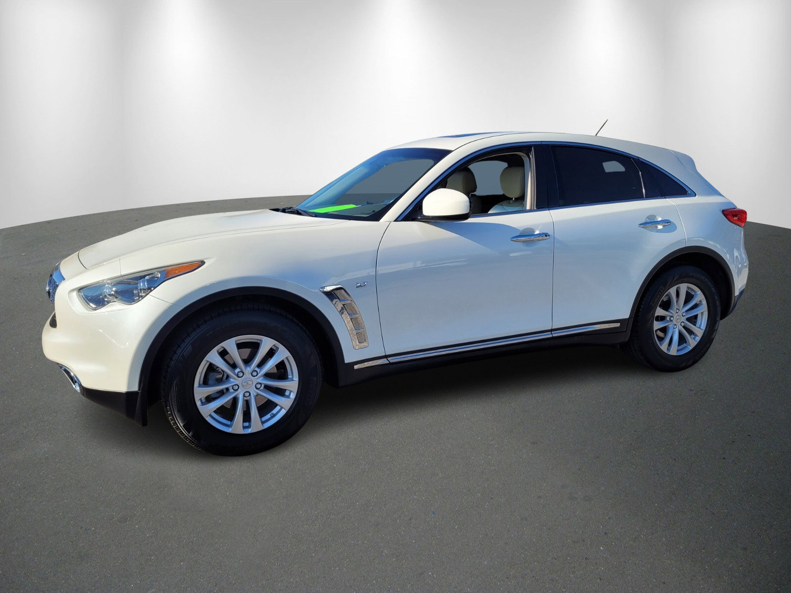 Used 2017 INFINITI QX70 2WD image 3