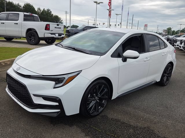 Used 2024 Toyota Corolla SE FWD image 3